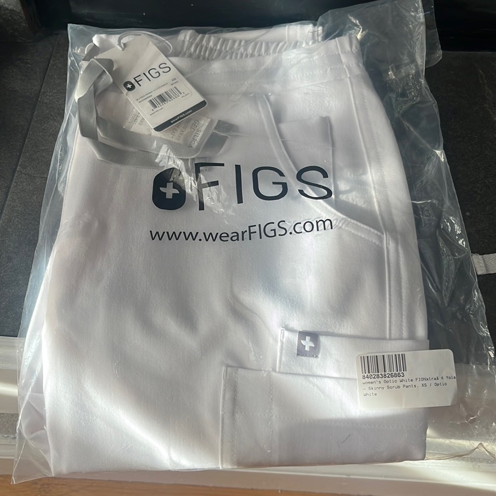 NWT figs white yola skinny scrub pants XS